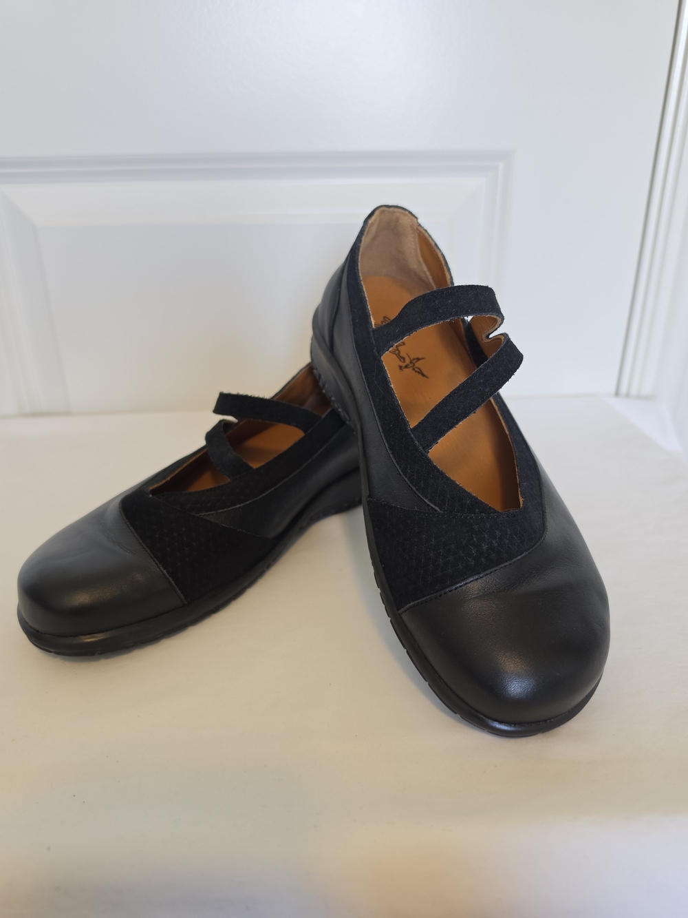 PORTOFINO BLACK LEATHER ORTHOTIC MARY JANE SHOES MADE IN SPAIN — EU 37